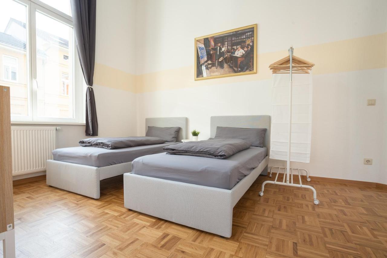 Fullhouse - Halle - M29 Apartments Luaran gambar
